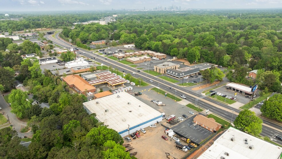 More Photos Of 5006 Albemarle Rd, Charlotte Freestanding For Lease