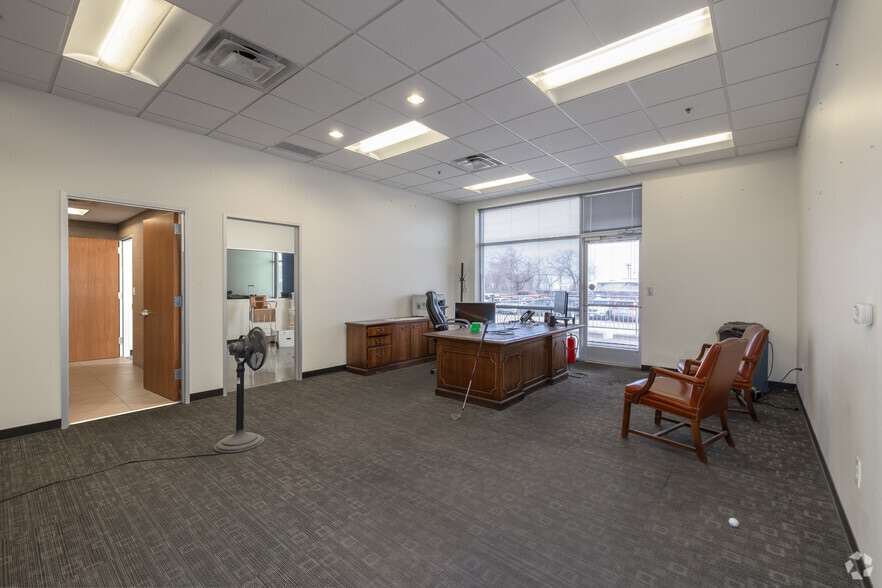 More Photos Of 2747 Oakland Ave, Garland Warehouse For Lease