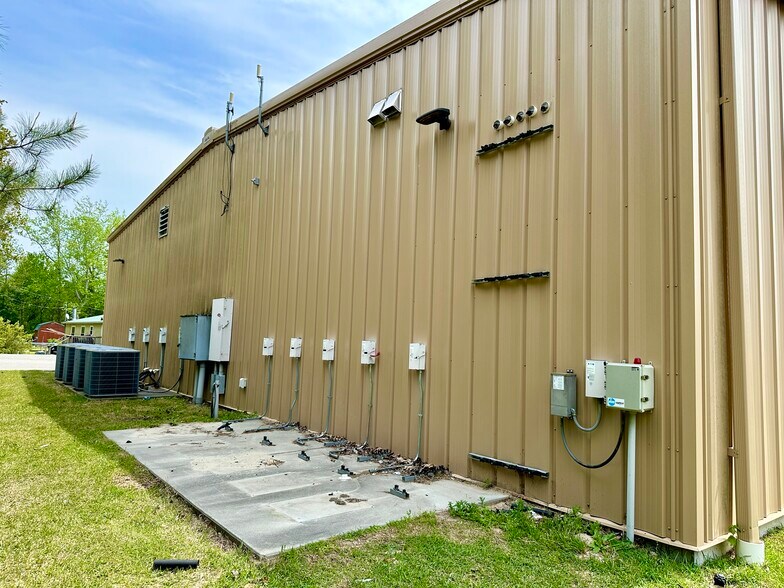 More Photos Of 13881 NC Highway 55, Bayboro Freestanding For Sale