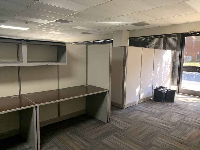 More Photos Of 2901 Wall Triana Hwy, Huntsville Office For Lease