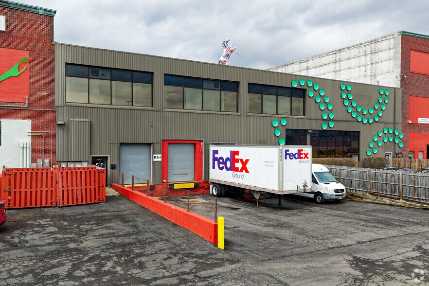 More Photos Of 565-595 Blossom Rd, Rochester Light Manufacturing For Lease