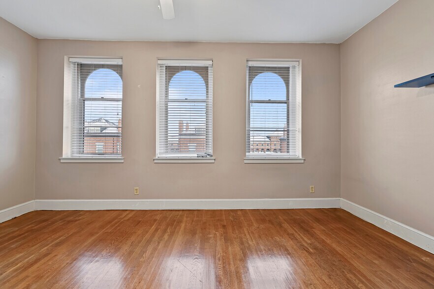 More Photos Of 729 8th St SE, Washington Storefront Retail Office For Sale