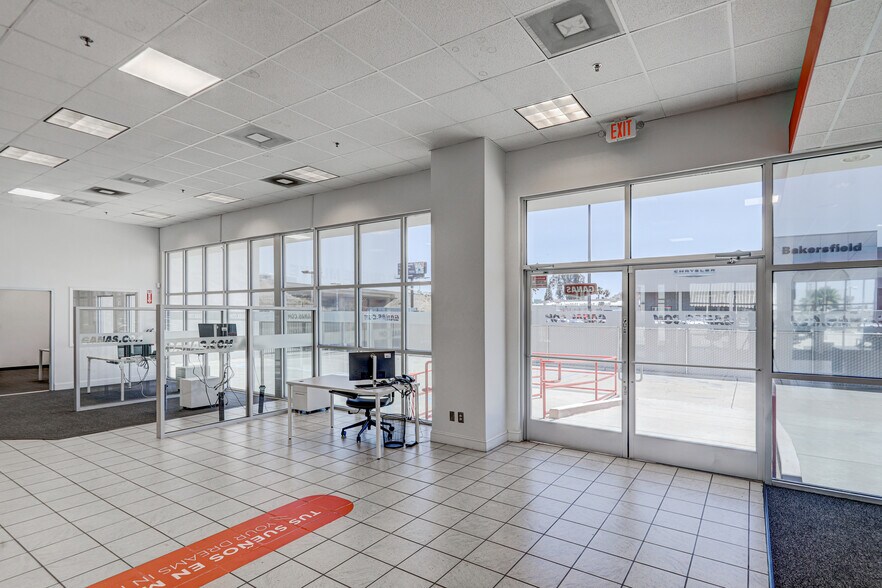 More Photos Of 4608 Rudnick Ct, Bakersfield Auto Dealership For Lease