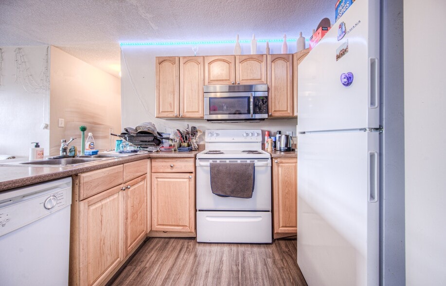 More Photos Of 172 Regina St N, Waterloo Apartments For Sale