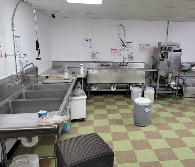 More Photos Of 1260 Clarksville St, Paris Restaurant For Sale