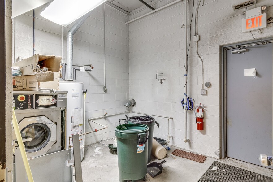 More Photos Of 5410 Allen Rd, Allen Park Medical For Sale