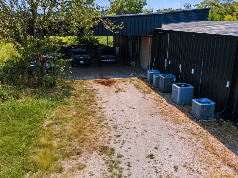 More Photos Of 700 N Main St, Lexington Warehouse For Lease