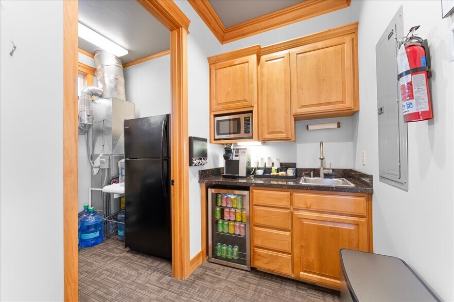 More Photos Of 817 Ohare Pky, Medford Loft Creative Space For Sale