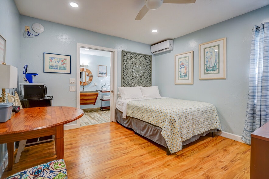 More Photos Of 2060 US Highway 27 N, Avon Park Hotel For Sale