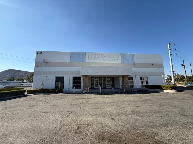 More Photos Of 2197 La Crosse Ave, Colton Warehouse For Lease