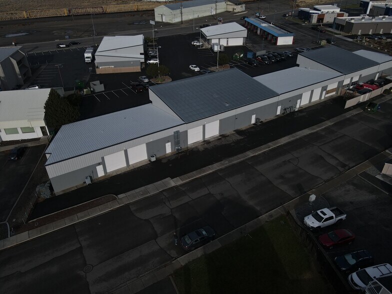 More Photos Of 6713 W Clearwater Ave, Kennewick Flex For Lease