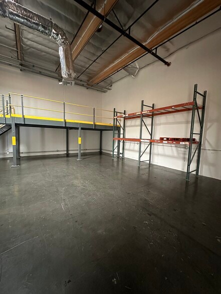 More Photos Of 9027 Canoga Ave, Canoga Park Manufacturing For Lease