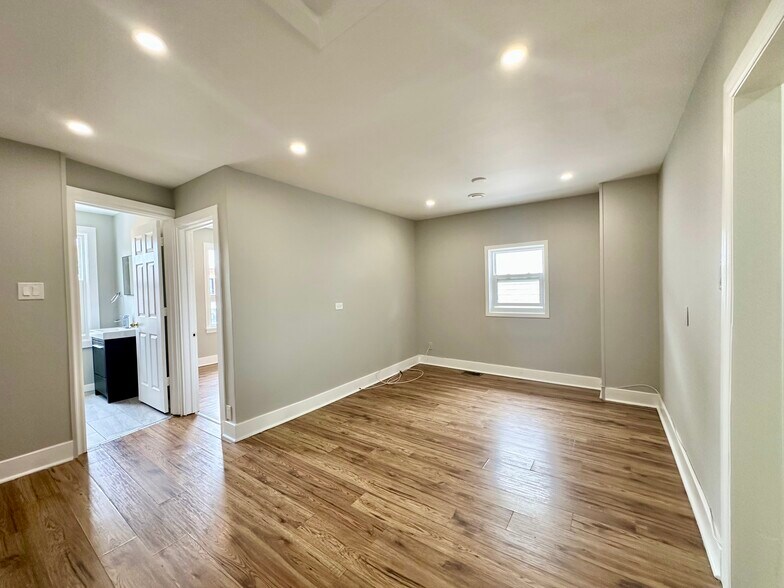 More Photos Of 240 Marier Ave, Ottawa Apartments For Sale