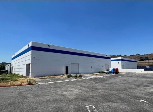 More Photos Of 701 Corporate Center Dr, Pomona Research And Development For Sale
