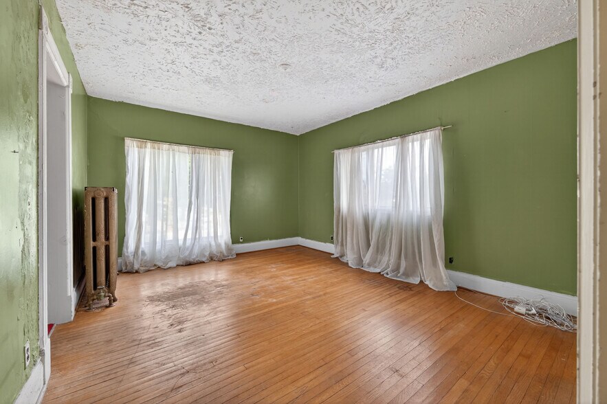 More Photos Of 209 N Main St, Belleville Medical For Sale