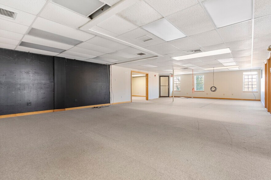 More Photos Of 128 Litchfield Rd, New Milford Medical For Sale