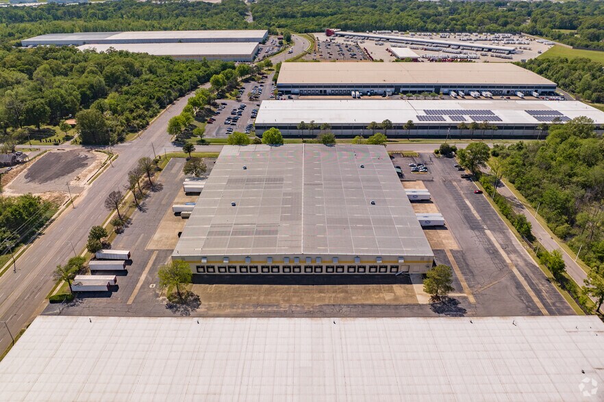 More Photos Of 3630 Raines Rd E, Memphis Distribution For Lease