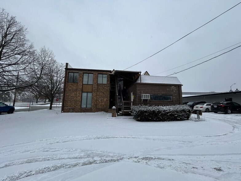 More Photos Of 27 Ridge Rd, Munster Office For Sale