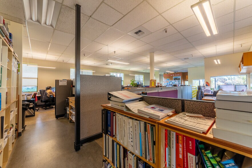 More Photos Of 15200 52nd Ave S, Tukwila Office For Lease