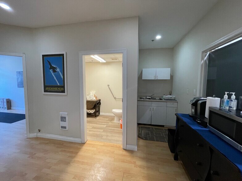 More Photos Of 9465 189th St, Surrey Light Manufacturing For Sale