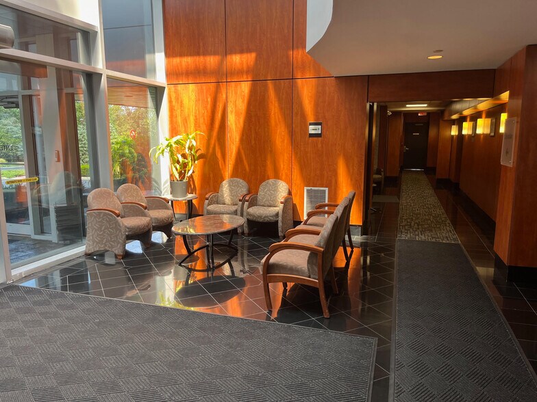 More Photos Of 655 Shrewsbury Ave, Shrewsbury Medical For Lease