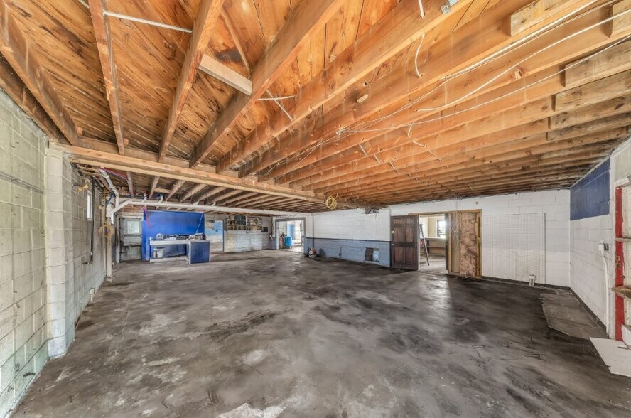 More Photos Of 5982 W State Road 32, Anderson Service Station For Sale