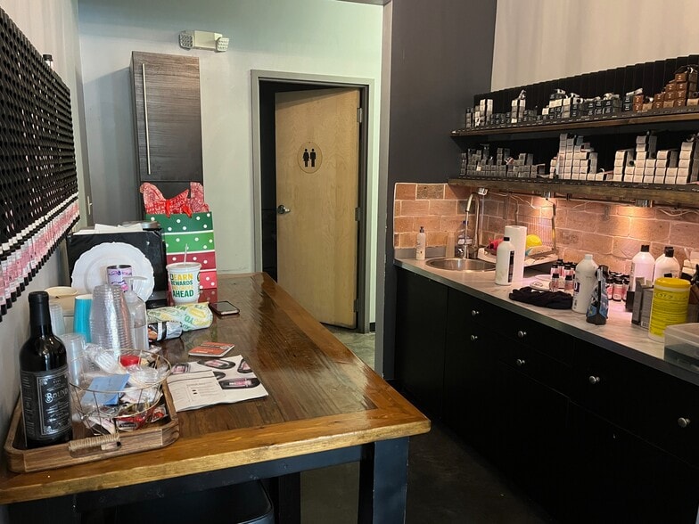 More Photos Of 5753 Old Shell Rd, Mobile General Retail For Lease