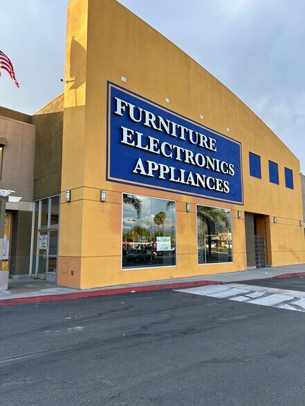 More Photos Of 275 S Euclid St, Anaheim General Retail For Lease