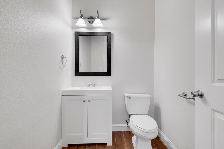 More Photos Of 12818 Willow Centre, Houston Office Residential For Sale