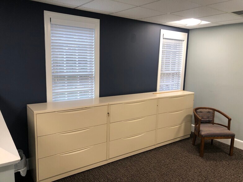 More Photos Of 156 E Market St, Martinsville Office Residential For Lease