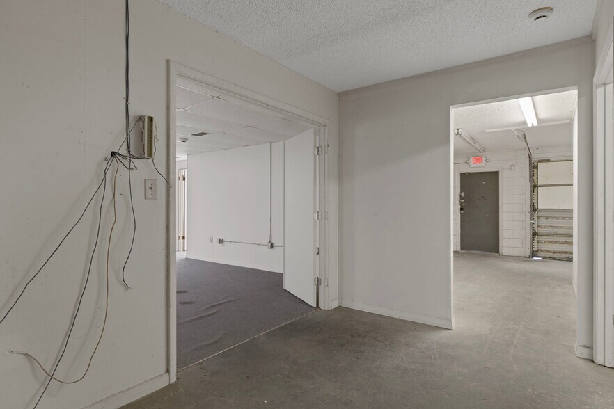 More Photos Of 377 Highway 40 W, Inglis Flex For Lease