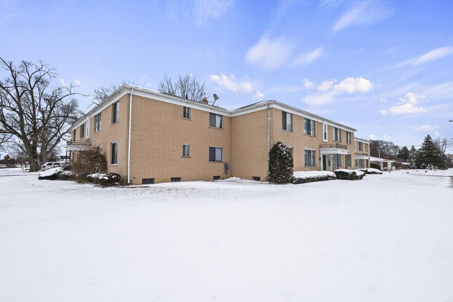 Primary Photo Of 21440 Kelly Rd, Eastpointe Apartments For Sale