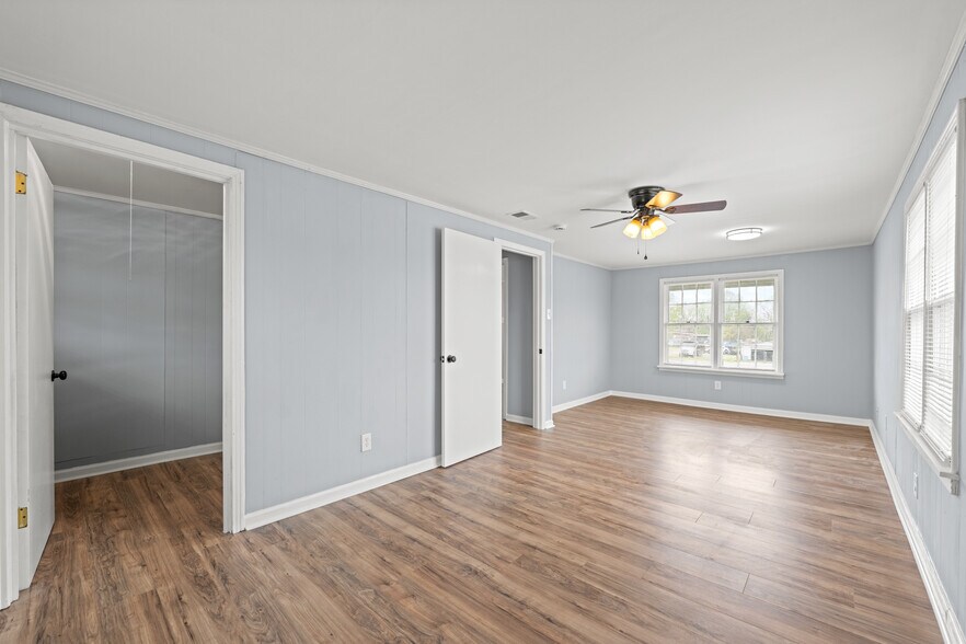 More Photos Of 6060 US Highway 51 N, Millington Flex For Sale