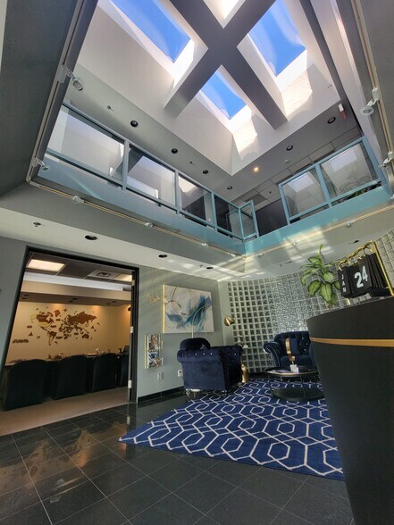More Photos Of 70 E Beaver Creek Rd, Richmond Hill Light Distribution For Sale