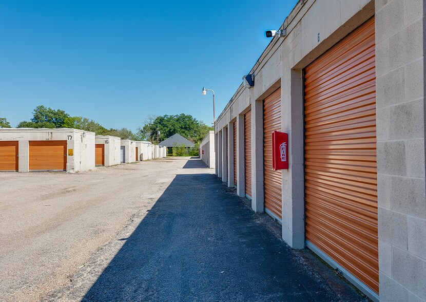 More Photos Of 1009 Burke Rd, Pasadena Self Storage For Sale