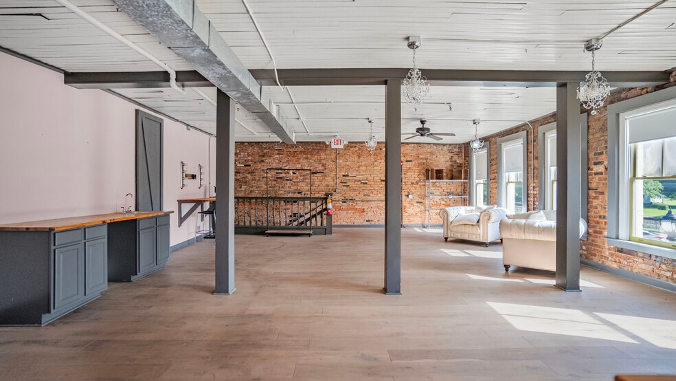 More Photos Of 3840 Highway 42, Locust Grove Restaurant For Sale