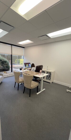 More Photos Of 185-205 Froehlich Farm Blvd, Woodbury Medical For Lease