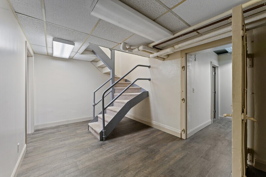 More Photos Of 403 Tenney Ave, Campbell Bank For Sale