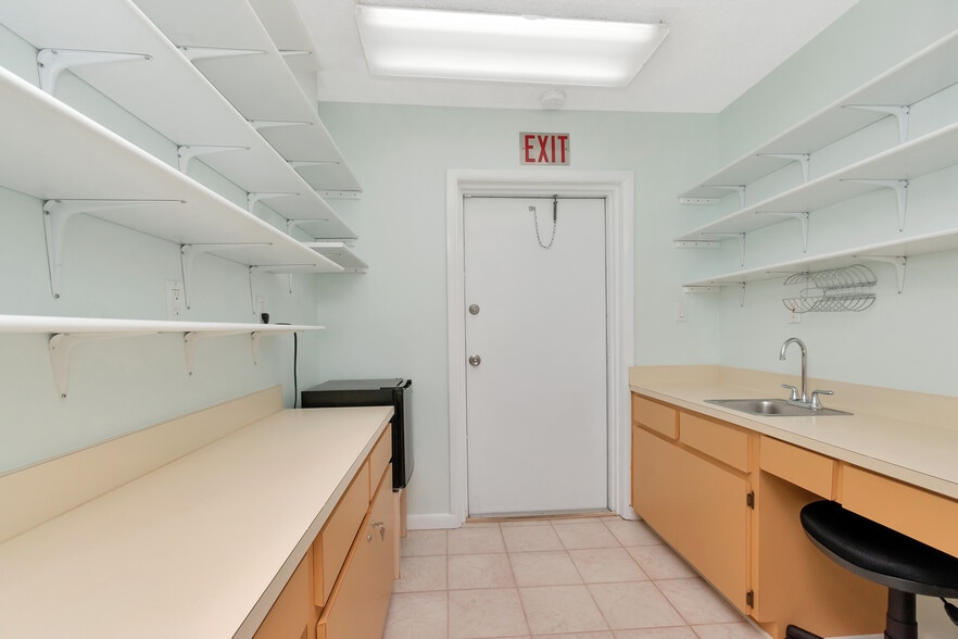 More Photos Of 28960 US Highway 19 N, Clearwater Medical For Sale