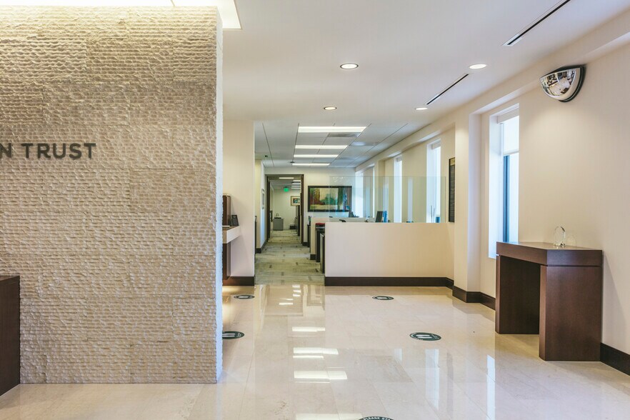 More Photos Of 250 Royal Palm Way, Palm Beach Office For Lease