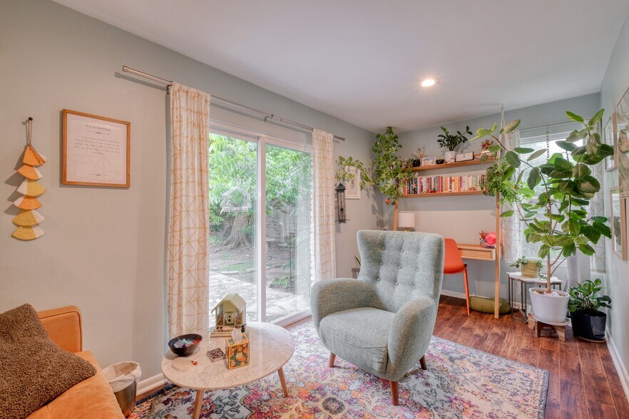 More Photos Of 13803 Ann Pl, Austin Office For Sale