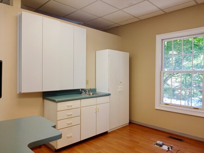 More Photos Of 3218 Mill St, Covington Medical For Sale