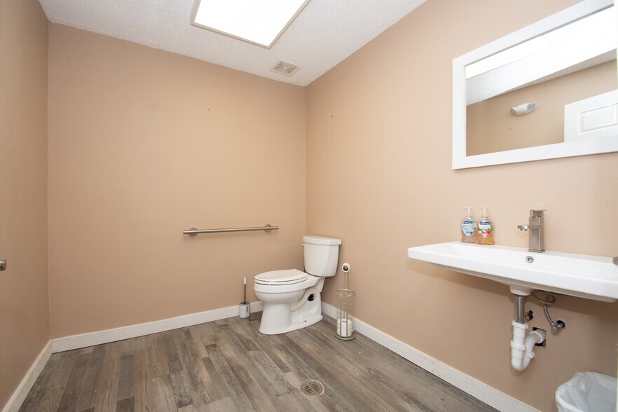 More Photos Of 1908 N Lakeman Dr, Bellbrook Storefront Retail Office For Sale