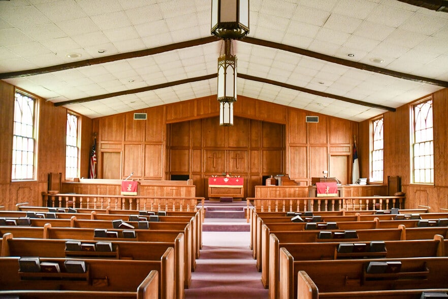 More Photos Of 211 E 3rd St, El Campo Religious Facility For Sale