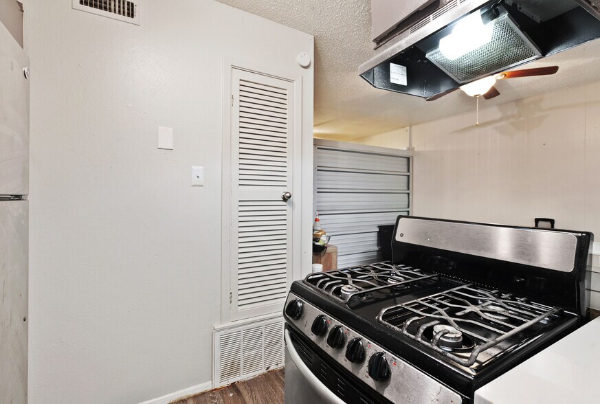 More Photos Of 8502 Dryfield Dr, Austin Apartments For Sale