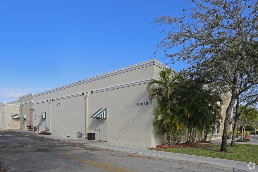 More Photos Of 10600-10690 Forest Hill Blvd, Wellington General Retail For Lease