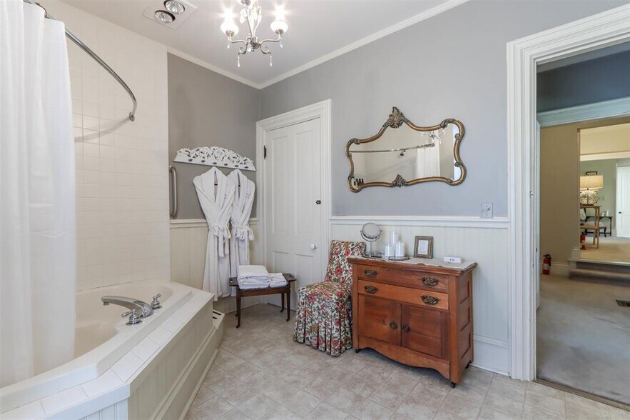 More Photos Of E3192 Apple Tree Ln, Waupaca Hospitality For Sale