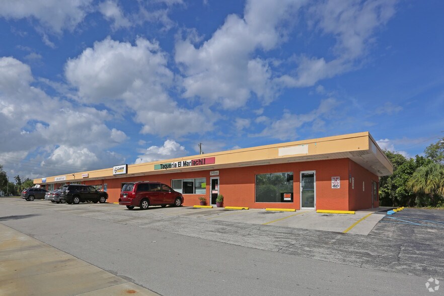 Primary Photo Of 4069-4129 SE Salerno Rd, Stuart General Retail For Lease