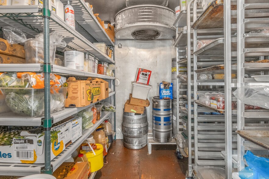 More Photos Of 10 E Main St, Thurmont Restaurant For Sale