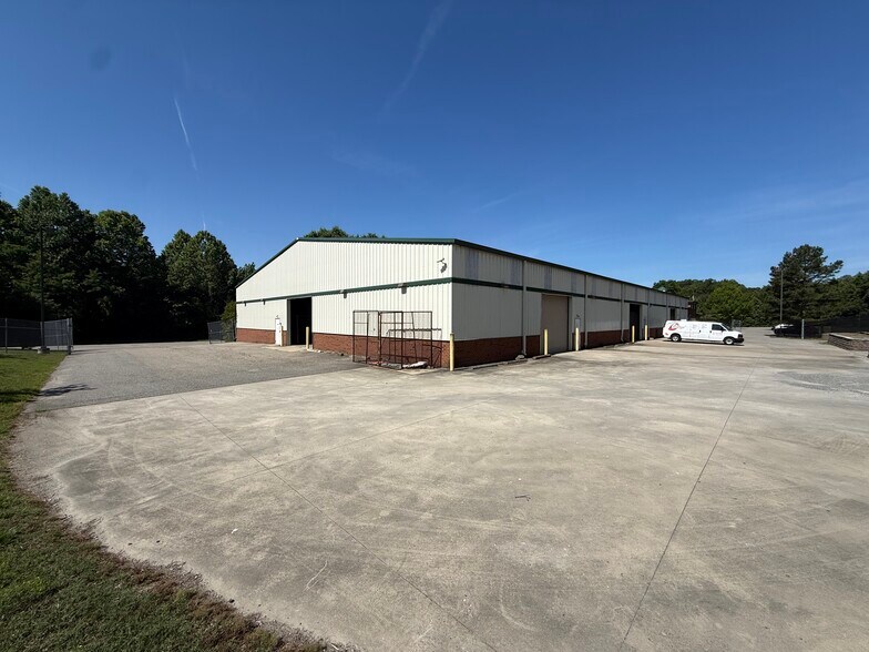More Photos Of 1725 Endeavor Dr, Williamsburg Warehouse For Lease